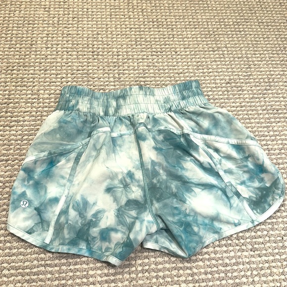 Lululemon Tracker Lined Short Size 4 - Picture 2 of 2
